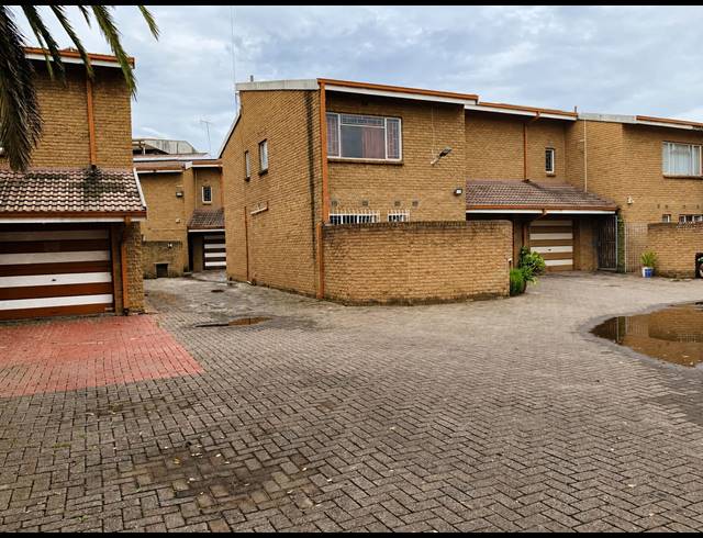 3 BEDROOM APARTMENT FOR SALE IN VEREENIGING CENTRAL